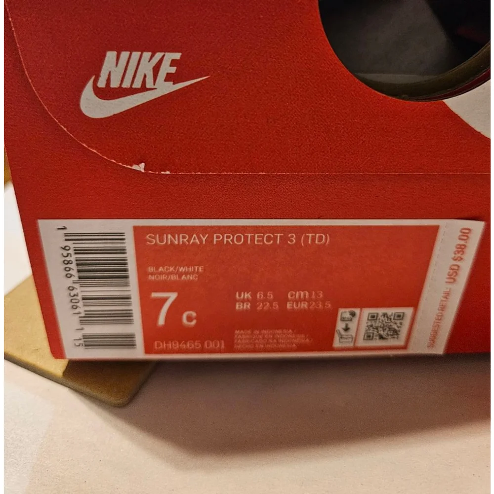 Boys Nike Sunray Protect 3 Sandals Size 7C Black/White New w/box